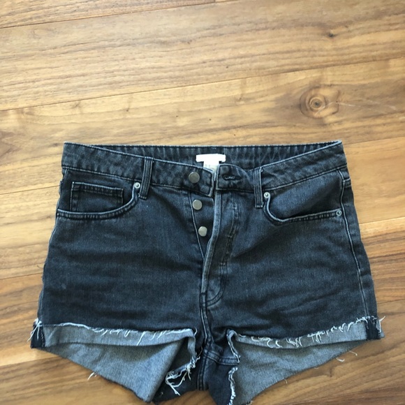 H&M high waisted denim shorts - Picture 2 of 4